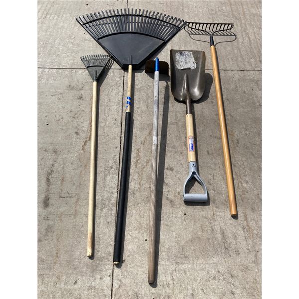 LAWN CARE LOT: RAKES, SHOVELS, AND HOE
