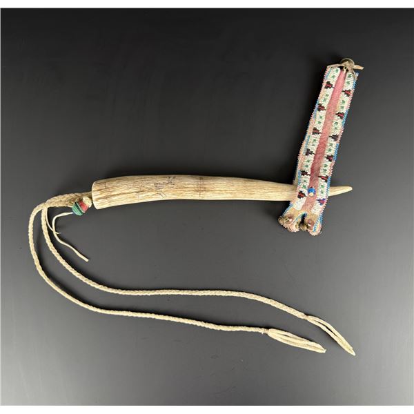 Crow Native American Indian Horn Quirt