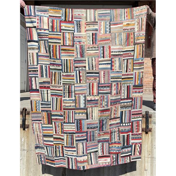 1890s Log Cabin Fence Rail Barn Raising Quilt