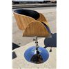 Image 6 : Mid Century Style Plywood Butterfly Barstool