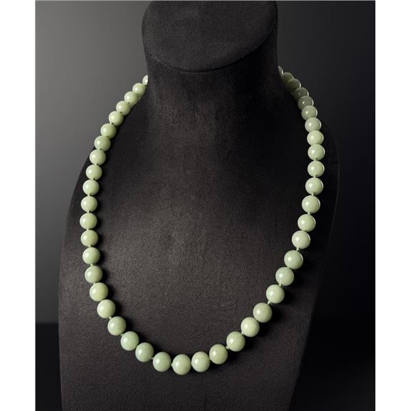 Chinese Art Deco Nephrite Jade Necklace