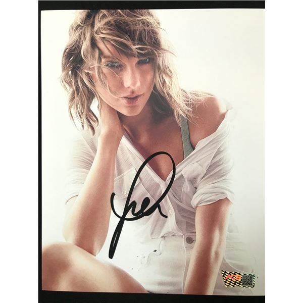 TAYLOR SWIFT SIGNED 8X10 - ACE COA