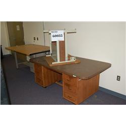 DESK/TABLES