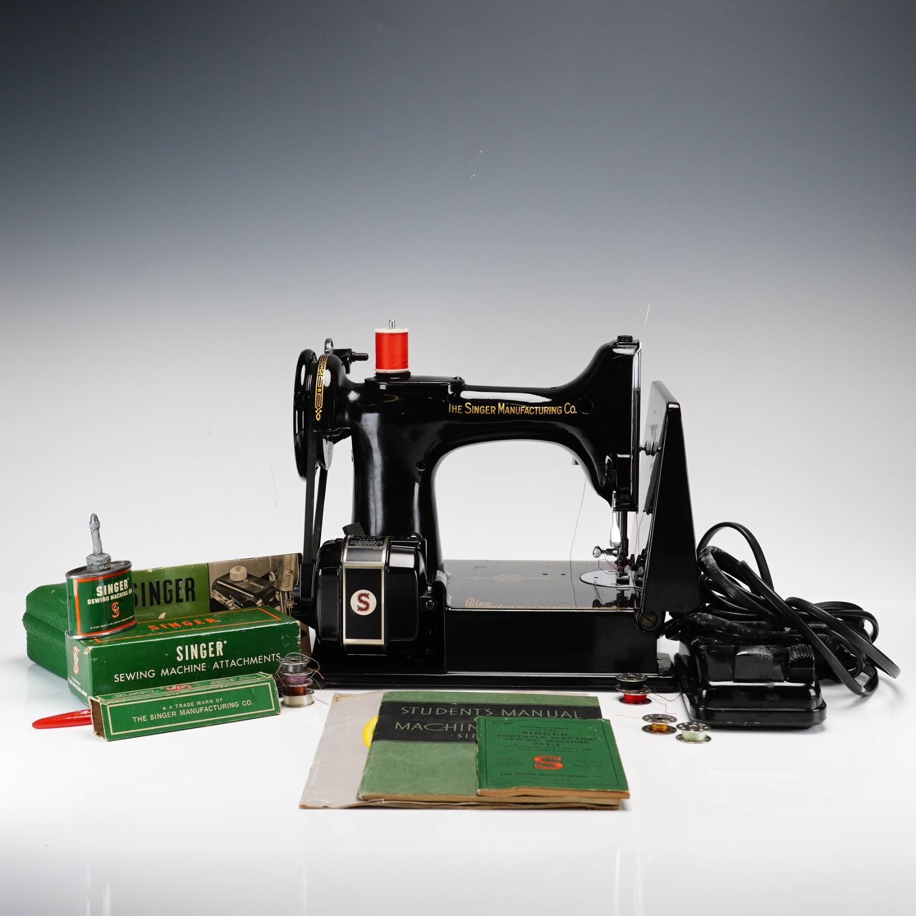Singer Featherweight Model 221-1 Portable Electric Sewing Machine w ...
