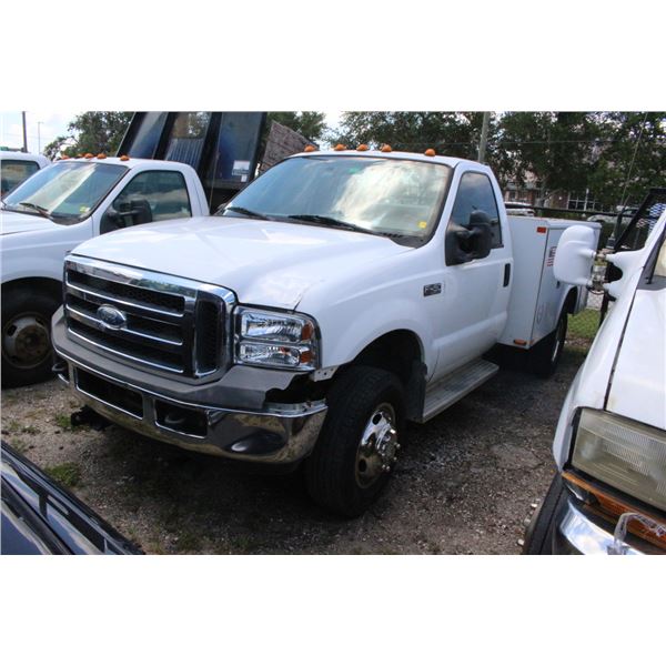 2005 Ford F450 Dually STD Cab UT Truck