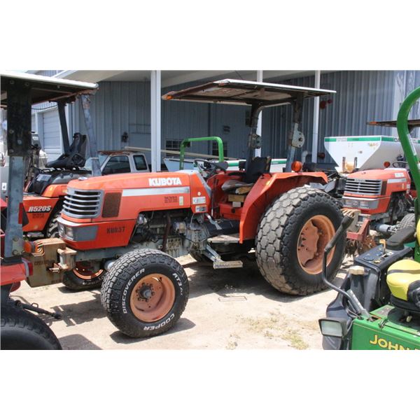 Kubota M4900 Utility Special DSL Tractor w/Canopy