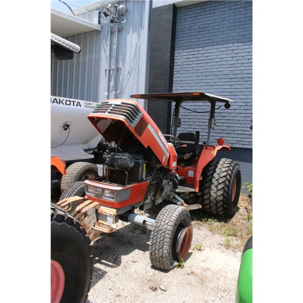Kubota M4900 Utility Special DSL Tractor