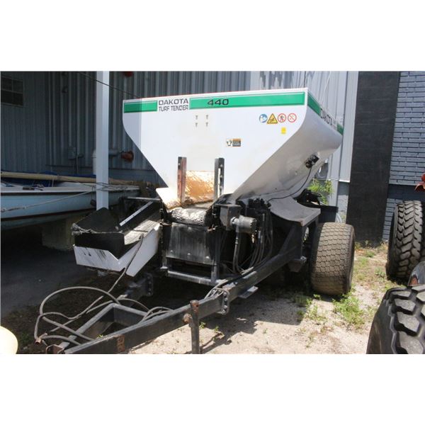 Dakota Turf Tender 440  4 Wheel Conveyor Spreader Trailer w/Pin Hitch