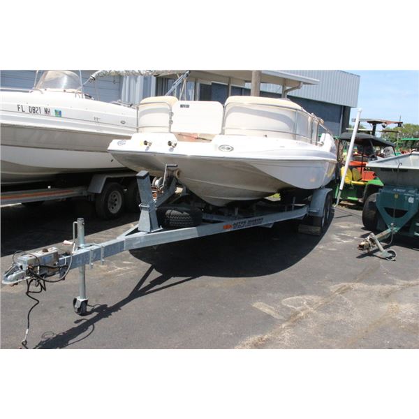 2005 Vectra 200DB Deck Boat w/Honda 200 HP  4 STR  O/B