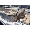 Image 3 : 2005 Vectra 200DB Deck Boat w/Honda 200 HP  4 STR  O/B