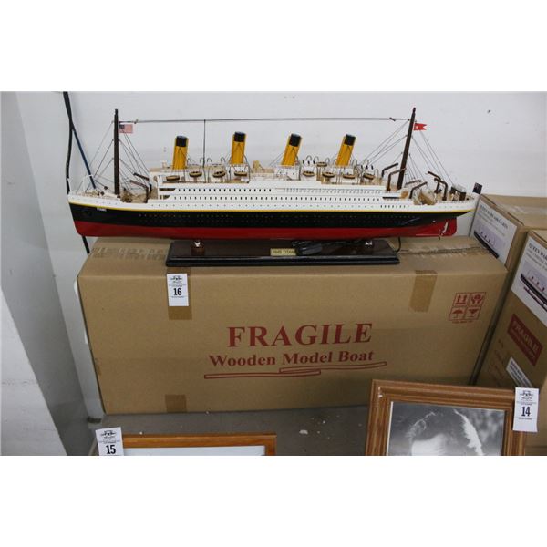 RMS Titanic Lighted  27"  Ship Model