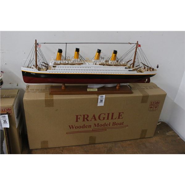 RMS Titanic Lighted 27.5"  Ship Model