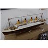 Image 2 : RMS Titanic  39.5"  Cruise Ship Model