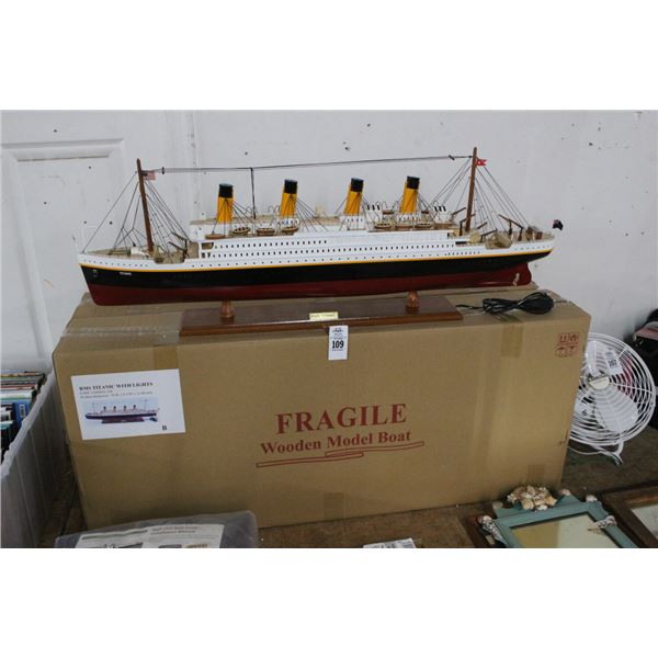 RMS Titanic Lighted 39.5"  Ship Model