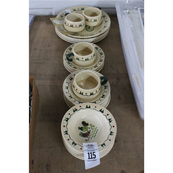 Metlow Poppy Trail Chicken Motiff Dish Set