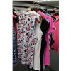 Image 3 : 11-Ladie's Sleeveless Shirts - 11 X $