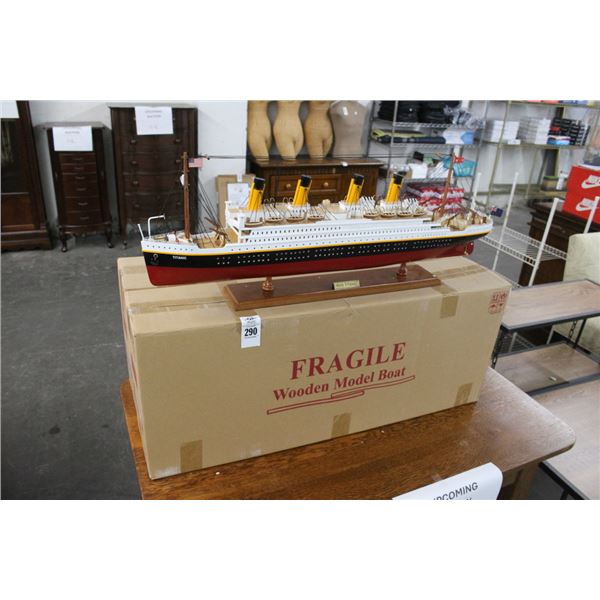 RMS Titanic  27.5"  Ship Model