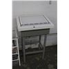 Image 1 : Pedestal Light Table