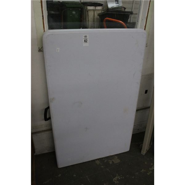 Plastic  8'  Folding Banquet Table