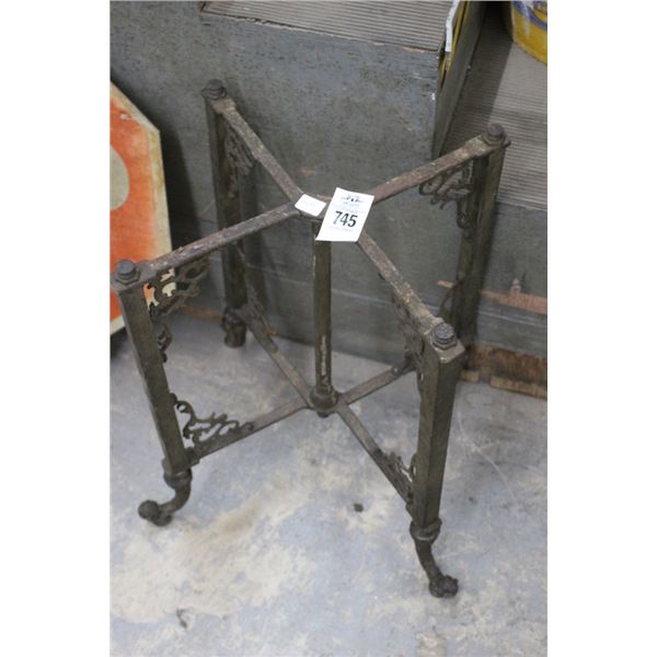 Cast Stand
