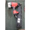 Image 1 : Milwaukee Air Nail Gun
