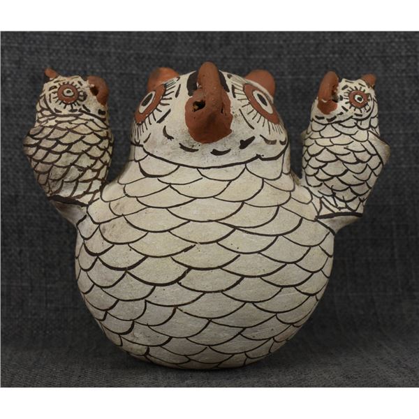 ZUNI  POTTERY OWL (NELLIE BICA)