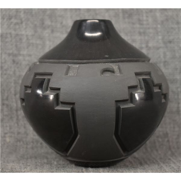 SANTA CLARA POTTERY VASE (MADELINE NARANJO)