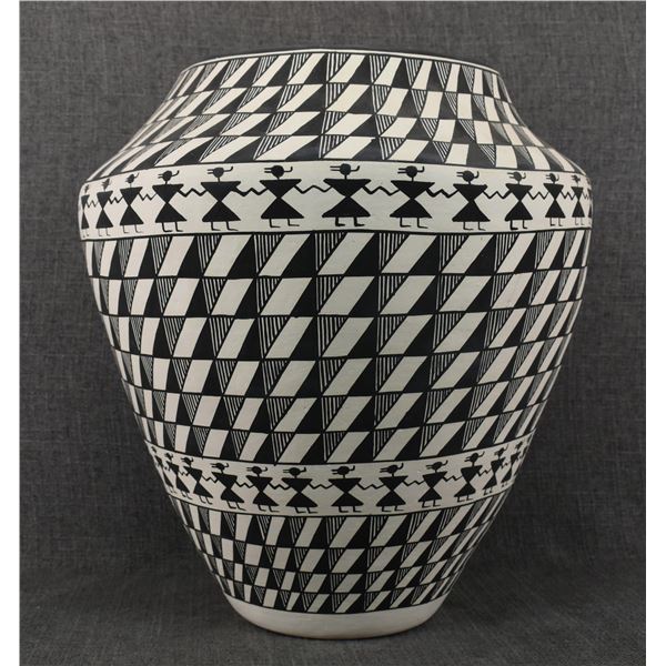 ACOMA POTTERY VASE (SHARON STEVENS)