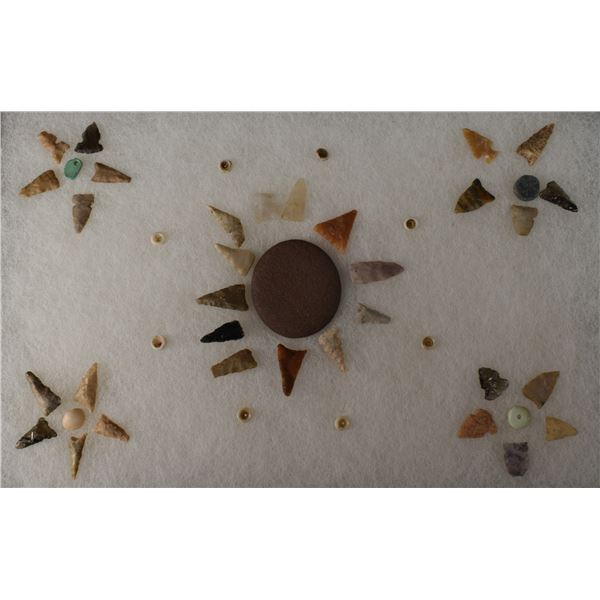 COLLECTION OF ANASAZI ARROWHEADS AND BEADS
