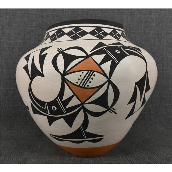 ACOMA POTTERY JAR (BEVERLY GARCIA)