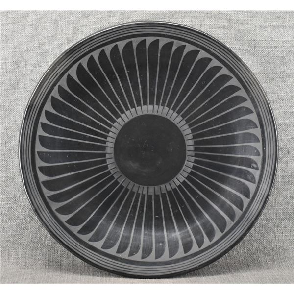 SAN ILDEFONSO POTTERY PLATE (MARIE AND JULIAN MARTINEZ)