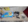 Image 1 : Life-Like Nightracer Speedway Ho Scale Electric Slot Car Racing Set with 45 Feet of Track Vintage