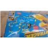 Image 5 : Life-Like Nightracer Speedway Ho Scale Electric Slot Car Racing Set with 45 Feet of Track Vintage