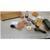 Image 4 : Vintage Wooden Shoe Shine Box with Kiwi Polish, Brushes, and More