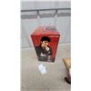 Image 4 : McFarlane Toys Elvis Presley '68 Comeback Special 12-Inch Super Stage Figure