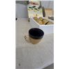 Image 3 : Thermo Serv Insulated Cups Set of Six Gold and Black with Wire Handles in Original Box N.O.S. and