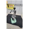Image 4 : Vintage Manual Citrus Juicer Press with Jadeite Green Base and Chrome Body