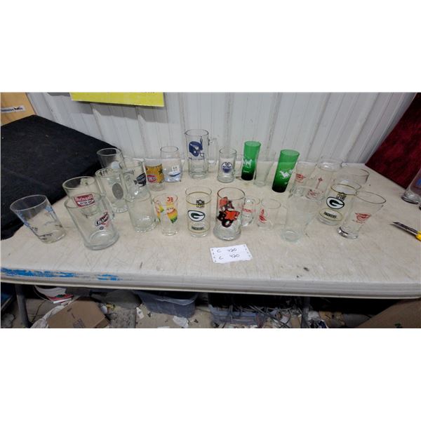 Collection of Vintage Sports and Beer Glasses, Green Bay Packers, Vikings, Oilers and More
