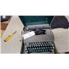 Image 3 : Eaton's Portable Manual Typewriter with Carrying Case