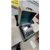 Image 5 : Eaton's Portable Manual Typewriter with Carrying Case