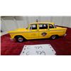Image 2 : Checker Marathon Yellow New York City Taxi Cab Die-Cast Model Car 1/18scale