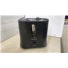 Image 5 : 3 Humidifiers: PureGuardian Tower, Honeywell White, and Honeywell Black