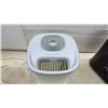 Image 8 : 3 Humidifiers: PureGuardian Tower, Honeywell White, and Honeywell Black