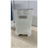 Image 9 : 3 Humidifiers: PureGuardian Tower, Honeywell White, and Honeywell Black