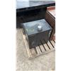 Image 1 : Hydraulic Fluid Reservoir