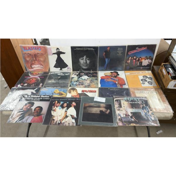 19 Vinyl Lp Records Including Willie Nelson, Doobie Brothers, Stevie Nicks, and More