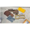 Image 16 : Ho Scale Model Train Collection with Rolling Stock, Track, Buildings, Tote and More