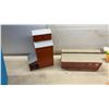 Image 6 : Ho Scale Model Train Collection with Rolling Stock, Track, Buildings, Tote and More