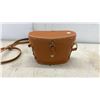 Image 7 : Antares Coated Optics 8 x 30 Binoculars with Leather Carrying Case