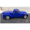 Image 7 : Maisto 2000 Chevrolet SSR 1:18 Scale Die-Cast Model Car in Blue